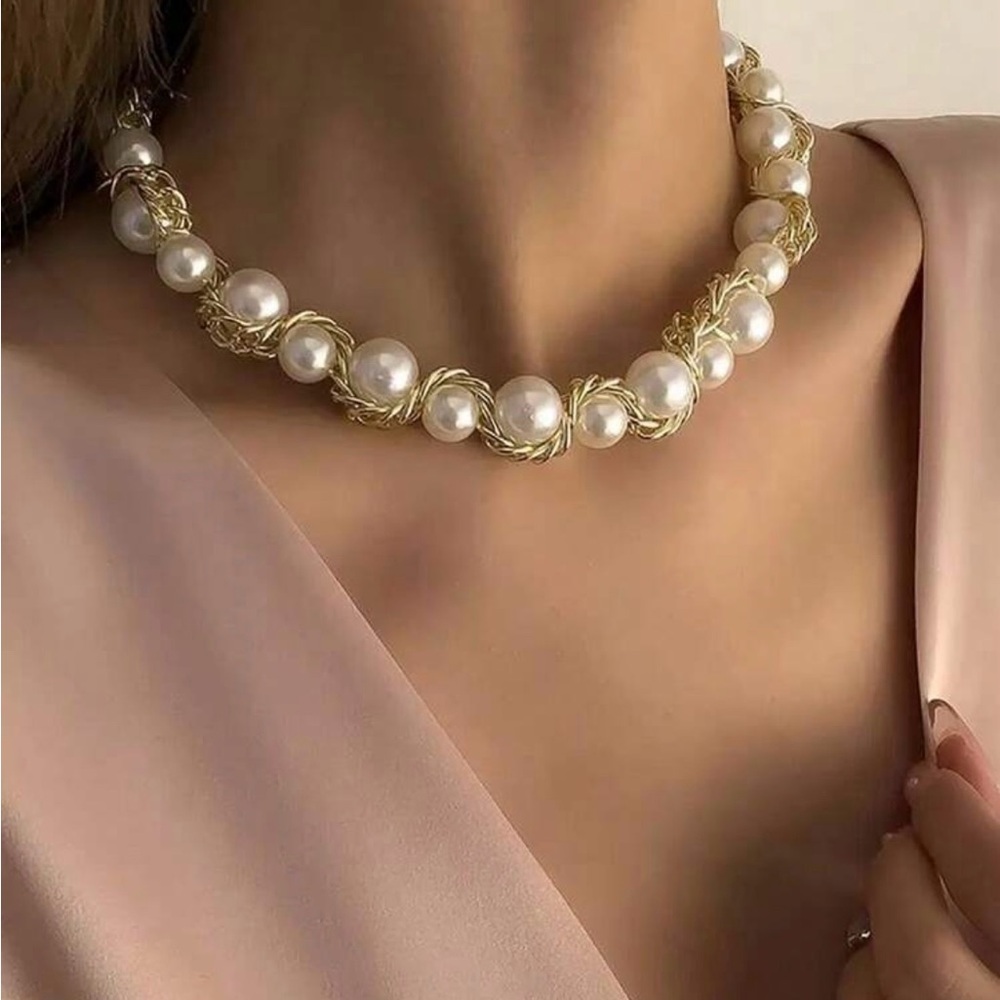 Elegant Gold and White Pearl Necklace